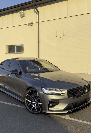 Volvo S60 T8 Polestar: Performance and Features