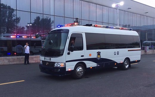 【赐典警报】国内最牛警察之二 考斯特应急指挥车 CODE3-2300