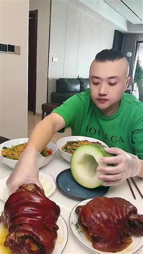 Two eaters. One mission 😆 #FunnyCouple #MarriedCouple #ChineseTakeoutUSA #ViralUSA