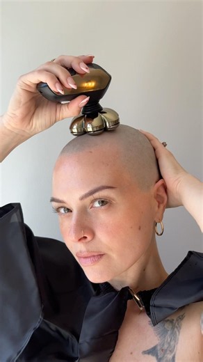 Testing out a foil shaver😅 #headshave #asmrsounds #asmrshorts #shaving #shave #haircut #buzzcut