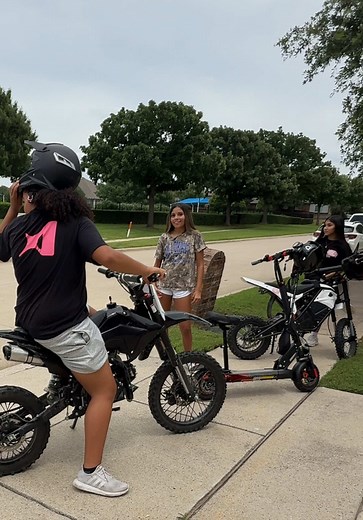 Everyone meet Eva 💕👋🏼🫶🏼 Eva has had a bike for a while, she’s one of Natalie’s really good friends. Yall remember when Natalie was grounded bc she fell & lied about it? Well, she was trying to keep up with Eva whose a pro on her has bike. #electricscooter #dirtbike #ebike #electricdirtbike #vlog