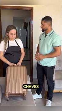 Proprietário arrogante humilha a empregada | Dono bondoso lhe dá uma casa#shorts