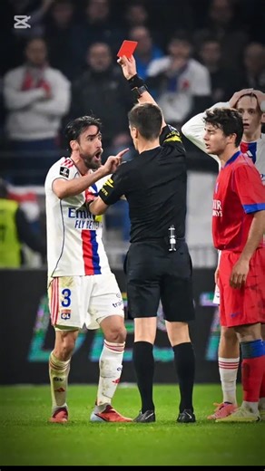 Lyon vs PSG after the controversy: the French Football Federation admits a refereeing error #Lyon...