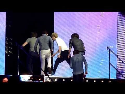 X Factor Live Tour 2011 : ONE DIRECTION - Forever Young (Glasgow 3rd Of April)