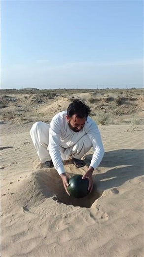 hide watermelon 🍉 with pink salt in Sand Desert #survival #camping #outdoors #lifehacks #experiment