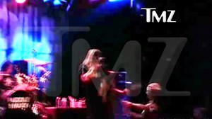 Puddle of Mudd Lead Singer Wes Scantlin Goes BALLISTIC on Stage [VIDEO]