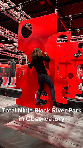 Get ready for some Ninja Warrior action at Cape Town’s largest inflatable indoor obstacle park @totalninjabrp. 🥷We already know that our kids love giant inflatable courses and all the bouncing fun, but we didn’t expect that it would be so hard to make them leave this place again 😁 It was our first visit to Total Ninja at Black River Park, but surely not our last. We were amazed by the actual size of the venue and the many different activities and challenges. Most of the courses are suitable fo