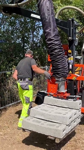 Bauzaunfüße verlegen mit dem Optimas Vacu-Lift 🙌