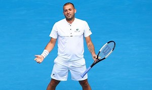 Australia Open: Federer and Evans distracted by crying baby