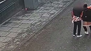 Pickpocket uses bizarre technique to steal victim’s phone