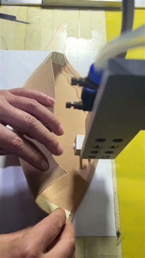 Desktop non slip bras silicone injection machine make line on underwear