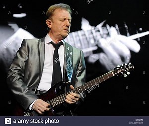 Dit is één van de mooiste nummers aller tijden " Music (was my first love)" ❤️ Houden jullie ook van John Miles? ❤️🌹👍 | Artiesten in de kijker