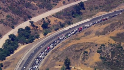 Castaic brush fire burns near 5 Freeway