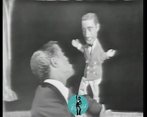 We remember it well … on this day in 1966, “The Sammy Davis Jr.” taped its final episode. Sammy did it all that year – recorded albums, acted in film, sang at benefits, and headlined a Broadway show. The joke was that there were two Sammy Davis Jr.’s – and they leaned into it for the final TV episode. #sammydavisjr #sammydavis #sammydavisjunior #sdj #sammycentennial #theratpack #ratpack #music #history #onthisday #tv #television #thesammydavisjrshow #puppet #puppets #1960s #duet | Sammy Davis Jr