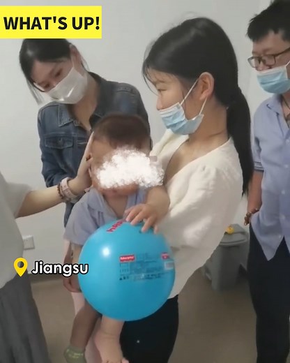 Baby cries when he wears an artificial cochlea and hears sounds. #WhatsUp | Trending in China