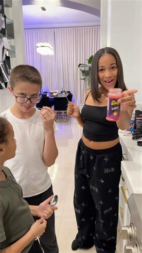 Cali’s friend tries Taki Powder 🥵🤣