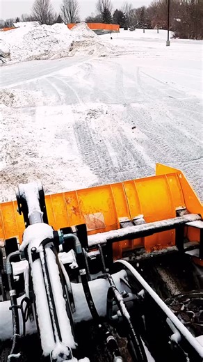 Most landscaping companies go quiet in winter. We don’t. While Pittsburgh was waking up to fresh snow this week, our commercial snow removal crew was already hours into their morning clearing walkways, salting entries, and making sure businesses could open safely and on time. This is the side of Local Roots most people don’t see. But for our commercial clients, it’s what makes the difference between uncertainty and peace of mind. Snow removal isn’t just about moving snow. It’s about reliability.
