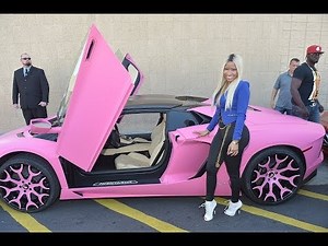 Nicki Minaj Paints Her $400,000 Lamborghini Bright Pink