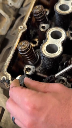 Do your maintenance dang it! Hemi rebuild #hemi #carrepair #autoshop #enginebuild #enginerepair | Monster Engines