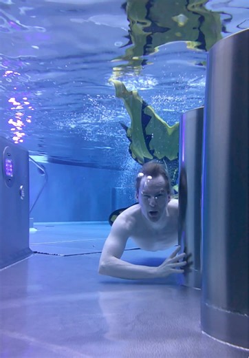 I (We) love to Entertain You (2) 🧜‍♀️🥰 Ariel the male mermaid loves to entertain himself and you. Be kind to him so he can continue swimming around so happily. 🫶😉 ——————————————— 🧜‍♀️ Mermaid tail by @Magictail and Mermaid Cryptia 🎶Musik from @Joko und Klaas 🏞️ Location: @Therme Lindau ——————————————— #mermanariel #mermaid #mermaids #meerjungfrau #mermaiding