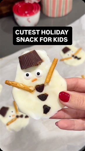 Sara Martinez on Instagram: "Looking for an easy holiday toddler snack idea? Try these melted snowman yogurt snacks. They are so easy to make and kids go absolutely wild for them. Such a cute little winter snack that actually feels doable on a random Thursday. What you’ll need: • Plain or vanilla yogurt • Mini Reese’s cups • Candy eyes • Raisins • Sprinkles • Mini pretzel sticks Honestly…they’re almost too cute to eat. Almost. #toddlersnacks #toddlersnack #kidssnacks #holidaysnacks #holidaytreat