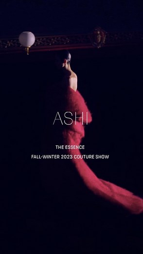 Ashi Studio Fall/Winter 2023 Couture Collection “The Essence” With mastery of volume and a quest for purity in each line, Ashi Studio presents a Fall-Winter 2023 couture collection inspired by Patrick Süskind’s hauntingly powerful novel Perfume. Passion, obsession and mystery permeate dramatic silhouettes, embodying the visceral quest for the ultimate expression of an art. A bold and poetic ode to dark romance, diversity, and sensuality tinged with danger. #ASHISTUDIOFW23 #ASHITHEESSENCE #ASHICO