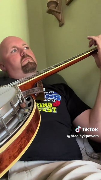 Exploring Bluegrass Music with Vintage Banjo Melodies