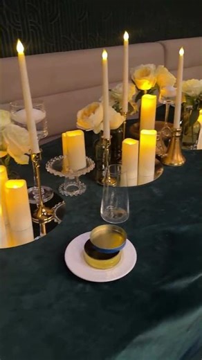 Deep emerald velvet meets glowing golden light by @arycedesigns ✨ #tablescape