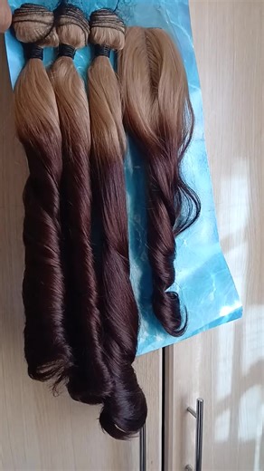Blend Hair Pack Bouncy curls ✨️takes heat like a champ ✨️can be washed , reused,curled,straightened...... Kshs 3,000/= Colour available:1b,T1b/30,99j,piano,No.4..... #blendhair #gluelesswigs #closuresewing #kimkayclosure #bouncycurls