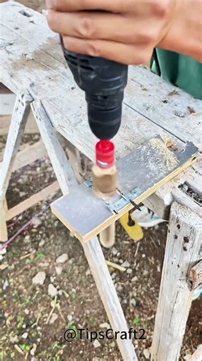 Electric drill plus iron sheet, wooden stick polishing fast and round