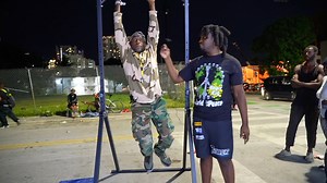 Paying Strangers in the Trenches to Hang For 100 Seconds Challenge | Floridamademg