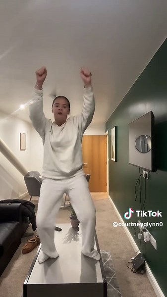 Cee 🧸 (@courtneygxo)’s videos with Ignition R Kelly - Hadley