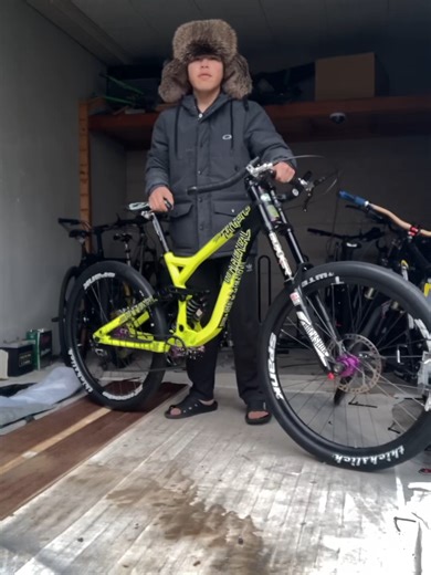 マウンテンバイク プロ用機材のサスペンションの実力 commencal supreme dh