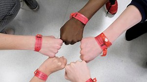 Les bracelets rouges 2018
