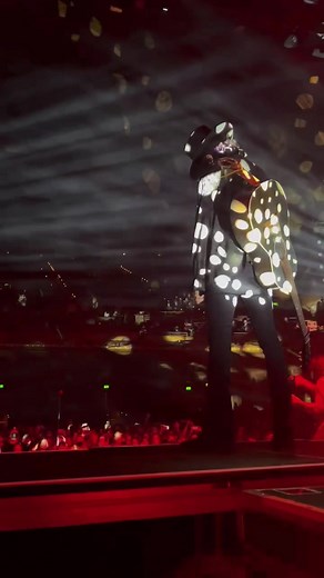 Live Music Experience at LPTour22 Concert