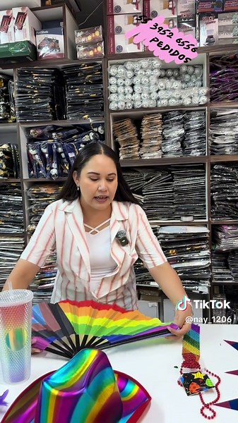 Mega surtido de artículos LGBT para la marcha en CDMX