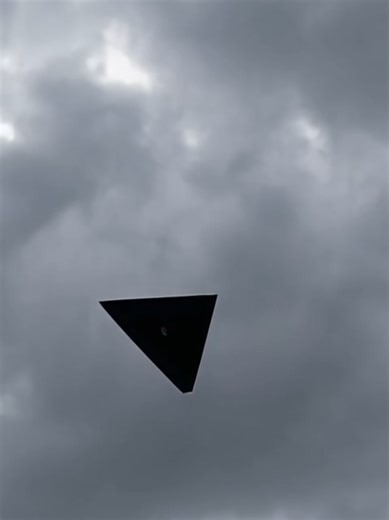 Misterios del Triángulo Negro en el Cielo