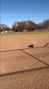 I put a sound kit on my Traxxas Summit 1/10 scale. First sound run.