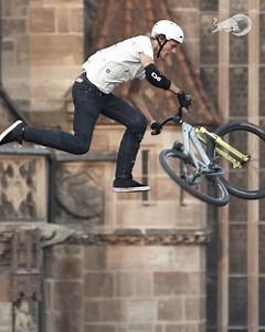 a minute and a half of freeride MTB bliss? go on then 😍 | Red Bull