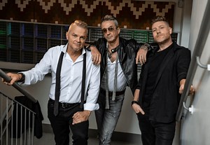 @skopemag EXCLUSIVE REVIEW: Aliens Don’t Ring Doorbells ‘Amanda’