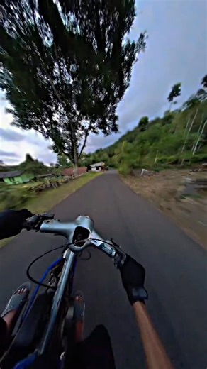 Def Classic on Instagram: "Sore ini agak mendung"