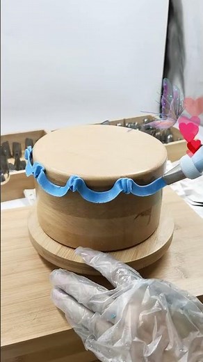 How to piping cake borders? Use kowanii piping tips #103 and #824, free learn cake piping technique.