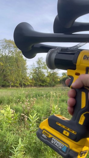 Which one sounded better? #dewalt #milwaukee #trainhorn #airhorn #train #horn #tools #impact #m18 #impacttrainhorns #comparison