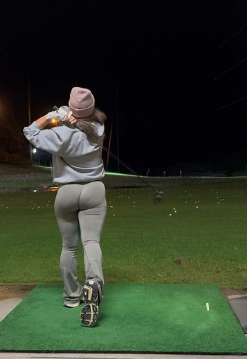 Stylish Golf Outfits for Winter Golfing