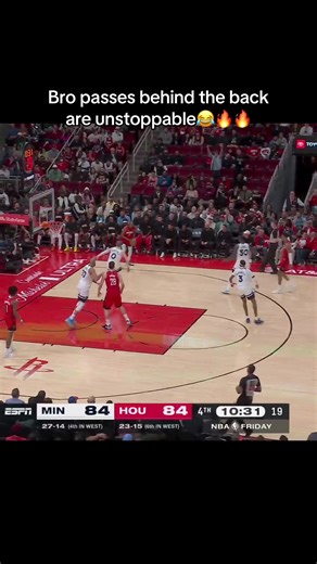Unstoppable Behind-the-Back Passes in Basketball