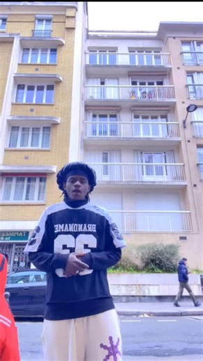 Sey-b Le Danseur on Instagram: "Analyse 🧐 !!! à vous ✨🥰 les meilleurs fans du #musicvideo #france #amapiano #viralreelschallenge #dance @fallyipupa01 @fallyipupanews"