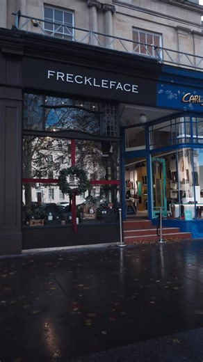 My favourite day of the year has finally arrived…The Christmas decorations are going up in the Freckleface household. As you unpack the decorations and switch on the lights, it’s the perfect moment to fill your home with a festive scent that turns tradition into something unforgettable. Fragrance builds the memories of your Christmas year after year, and today is the ideal day to choose your signature Christmas scent. My favourite festive scents: • Spiced Orange • Winter nights • Cranberry Marma