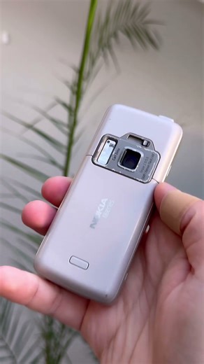 ✨ Nokia N82 — silver sophistication & Carl Zeiss camer