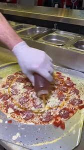 Pizza Çeşitleri / The Upper Crust Pizzeria İstanbul ( Maslak - Bebek ) 🕥 Çalışma Saatleri 11:00 - 22:00 ☎️ 0 212 276 19 00 💵 93,50₺ / Cheeseburger ( Xl-47 cm ) 💵 75₺ / Rıfat ( L 37 cm) 💵 51,50₺ / Bonfile ( M - 23 cm) 🍷 Alkollü Mekan 🚲 Paket Servis Var 💳 Multinet, Sodexo, Ticket, Setcard Var 🏚 Açık Alan Yok 🎠 Çocuk Oyun Alanı Yok 🧒 Çocuk Atölyesi Mevcut 🤱 Bebek Bakım Odası Yok 🛂 Otopark Mevcut, Vale Parking Mevcut -📌 Doğum günü, davet ve toplantılar İçin rezervasyon gereklidir | Yeme