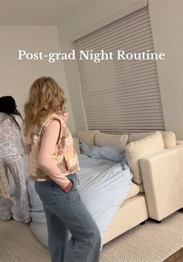 Ava came to visit 🥲 already loving nights post grad! #postgrad #movienight #modularsofa #nightroutine #introvert #stayinghome #nightin